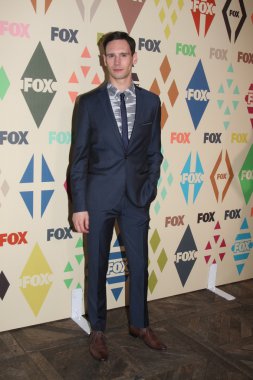 aktör Cory Michael Smith