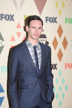 aktör Cory Michael Smith