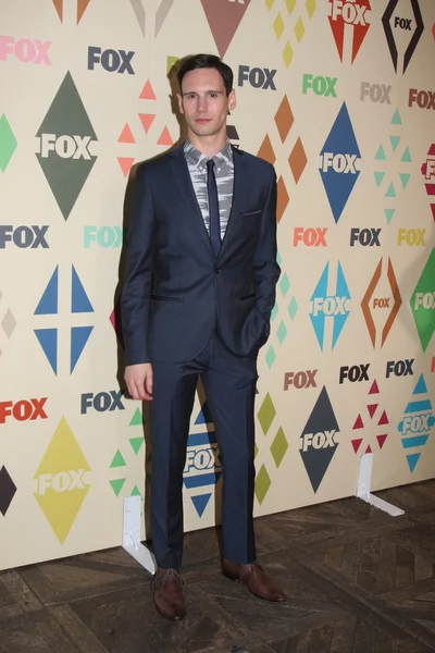 aktör Cory Michael Smith