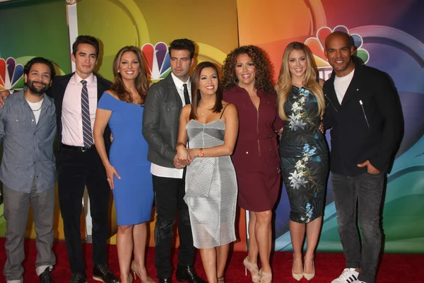 Izzy Diaz, Jose Moreno Brooks, Alex Meneses, Jencarlos Canela, Eva Longoria, Diana Maria Riva, Jadyn Douglas, Amaury Nolasco — Fotografia de Stock