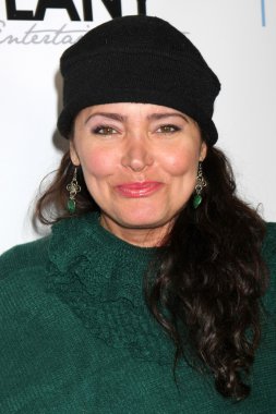 aktris Devon Devasquez