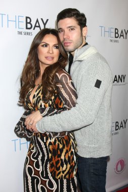 Lilly Melgar, Kristos Andrews