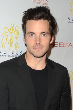 aktör Ian Harding