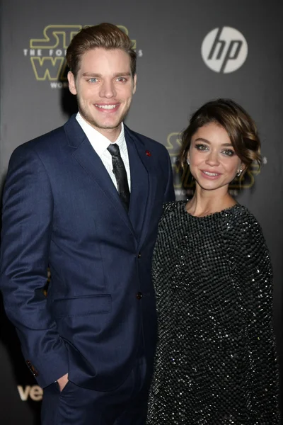 Dominic Sherwood, Sarah Hyland — Stok fotoğraf