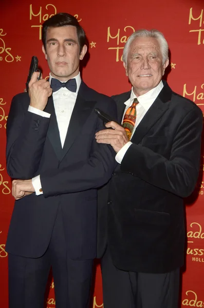 George Lazenby, with the George Lazenby Wax figure — Stock Photo, Image