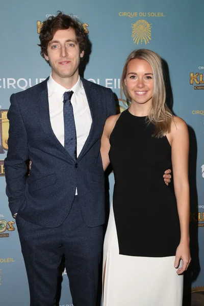 Thomas Middleditch, Mollie Gates — Foto de Stock