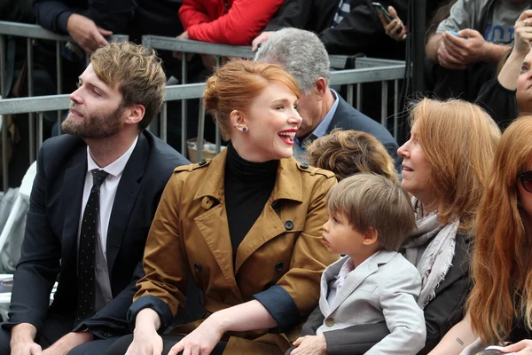 Seth Gabel, Bryce Dallas Howard, Theodore Gabel, Cheryl Howard — Foto de Stock