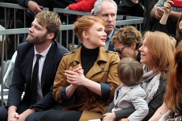 Seth Gabel, Bryce Dallas Howard, Theodore Gabel, Cheryl Howard — Stockfoto