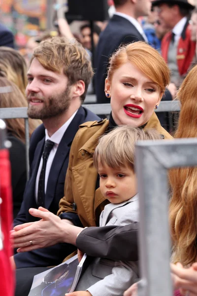 Seth Gabel, Bryce Dallas Howard, Theodore Gabel — Stock fotografie