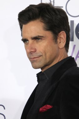 aktör John Stamos