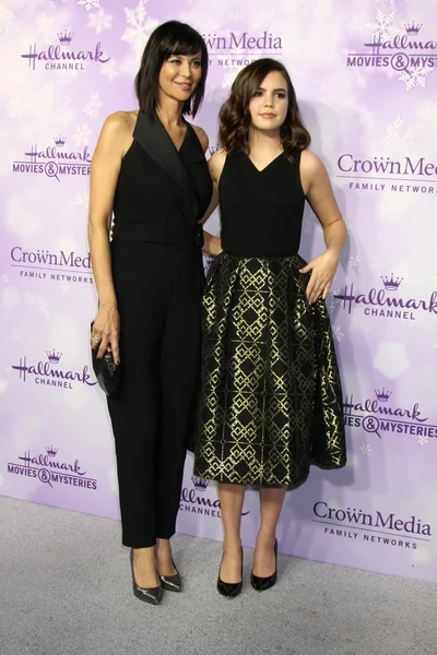 Catherine Bell, Bailee Madison — Zdjęcie stockowe