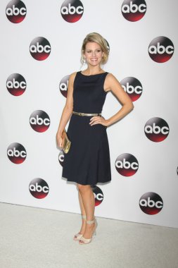 aktris Chelsey Crisp