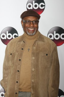 aktör James Pickens Jr.
