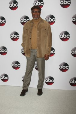 aktör James Pickens Jr.