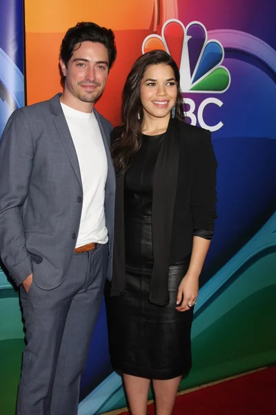 Ben Feldman, America Ferrera — Zdjęcie stockowe