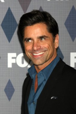 aktör John Stamos