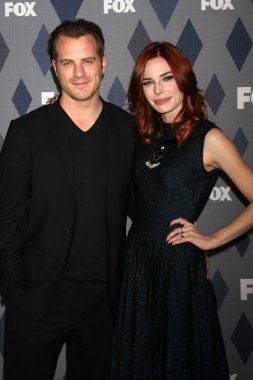 Robert Kazinsky, Chloe Dykstra