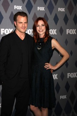 Robert Kazinsky, Chloe Dykstra