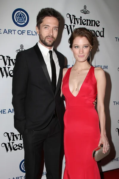 Topher Grace, Ashley Hinshaw —  Fotos de Stock