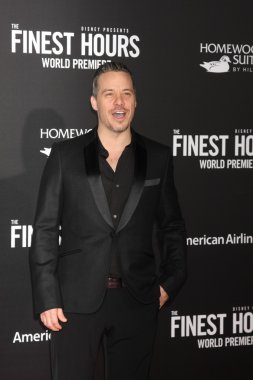 aktör Michael Raymond-James