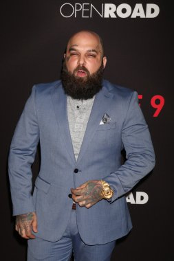 Üçlü 9 prömiyeri