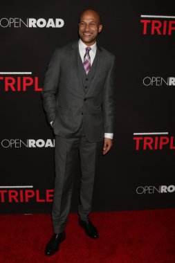 Üçlü 9 prömiyeri