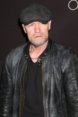 Üçlü 9 prömiyeri