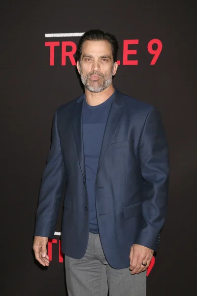 Première Triple 9 — Photo