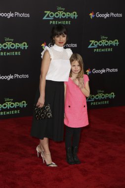 aktris Constance Zimmer