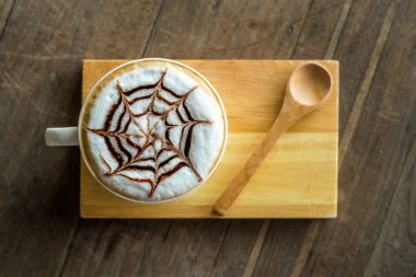 Eski ahşap masa arka plan üzerinde kahve fincanı Üstten Görünüm.