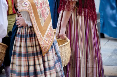 Geleneksel bir alay giysili