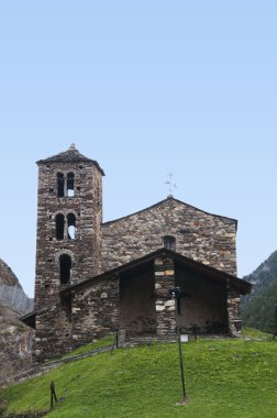 Romanesk kilise Pyrenees içinde