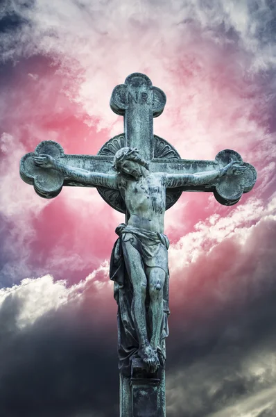 Una estatua de Jesucristo crucificado —  Fotos de Stock