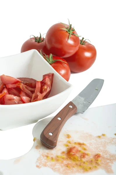 Chopped tomatoes and knife on cutting board — Stock Photo, Image