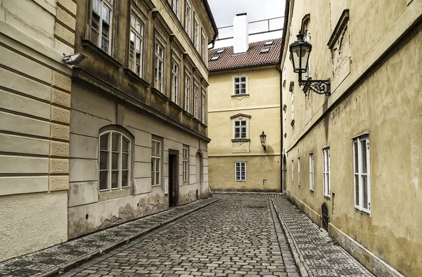 Stará ulice v Praze, Česká republika — Stock fotografie