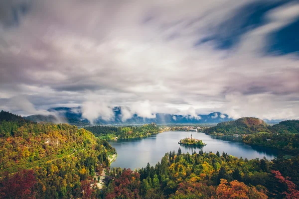 Impresionante vista panorámica aérea de larga exposición del lago Bled, Eslovenia, Europa (Osojnica ) — Foto de Stock