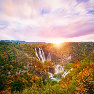 Plitvice Milli Parkı, Hırvatistan Unesco Dünya Mirası ünlü şelaleler görünümünü şaşırtıcı