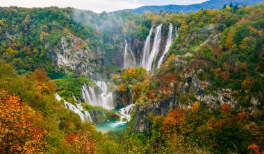 Plitvice Milli Parkı, Hırvatistan Unesco Dünya Mirası ünlü şelaleler görünümünü şaşırtıcı