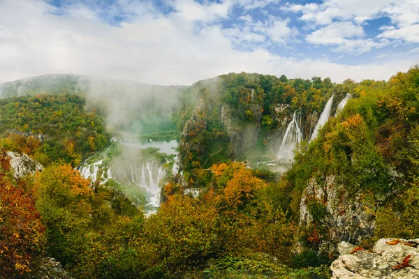 Största vattenfallen i nationalparken Plitvice, Kroatien världsarv — Stockfoto