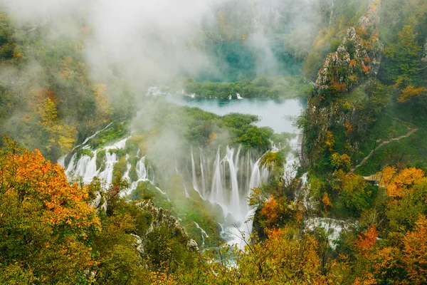 Plitvice Milli Parkı, Hırvatistan UNESCO Dünya Miras Listesi en büyük şelaleler — Stok fotoğraf