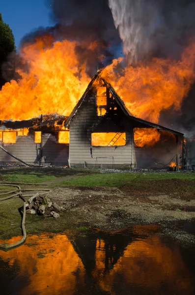 Feuerreflexion — Stockfoto