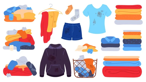 Vuile en schone kleren. Vlakke wasmand, jeans, t-shirt en sokken met vlekken. Vuile kleding stapels, handdoeken stapel. Wasvectorset — Stockvector