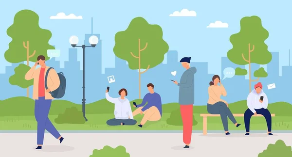 Orang-orang dengan telepon di kota. Pria dan wanita di taman menggunakan gadget. Kerumunan di alam kota. Karakter dengan konsep flat vektor teknologi seluler - Stok Vektor