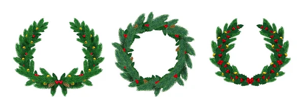 Réaliste joyeux Noël couronnes naturelles avec des branches de pin. Couronne de sapin vert décorée de feuilles de houx, de baies rouges et de boules ensemble vecteur — Image vectorielle