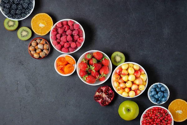 Healthy food with a high content of vitamins and antioxidants: berries, nuts, fruits. Copy space — Stock Photo, Image