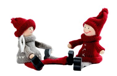 Beyaz arka planda izole edilmiş Noel ağacı kuklası oğlan ve kız. Noel ve Yeni Yıl Dekorasyonu