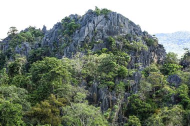 Kunming Tayland. Suan Hin Pha Ngam Bahçe Parkı Rock Dağı arka planında turizm için. Ban Na Fai, Nong Hin Alt Bölgesi, Nong Hin Dist