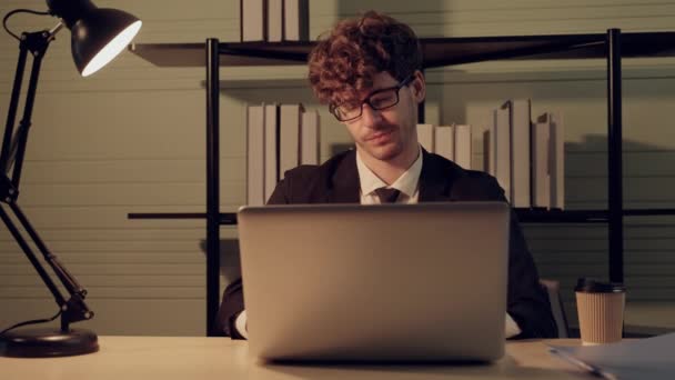 Businessmen Suffer Stress Fatigue Sitting Front Laptop Long Time Concept — Stockvideo