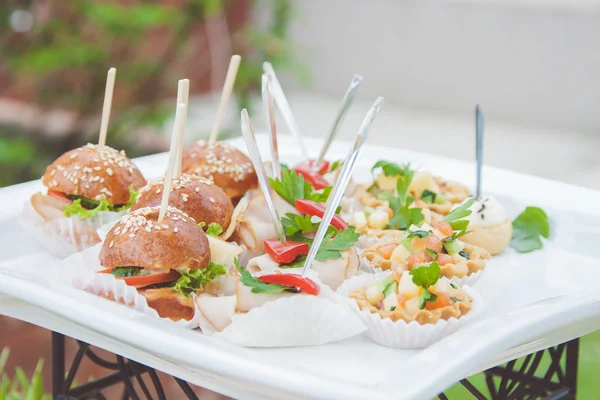 Sandwiches auf dem Tablet am Buffet — Stockfoto