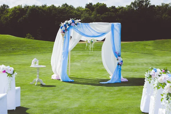 Beautiful wedding arch with flowers — Stock Photo, Image